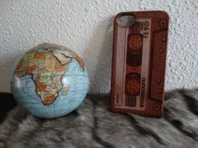 Gegraveerd telefoonhoesje iPhone 7/8 | Echt hout | Design: Cassette